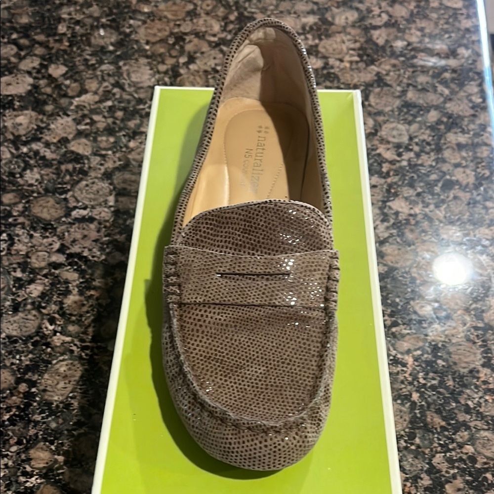 Naturalizer Textured Brown Loafers